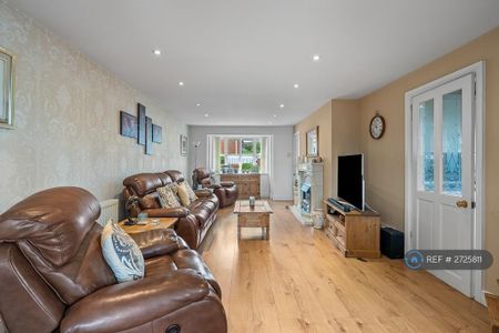 3 bedroom terraced house to rent - Photo 5