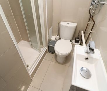 Room in a Shared Flat, Godwin House, E2 - Photo 4