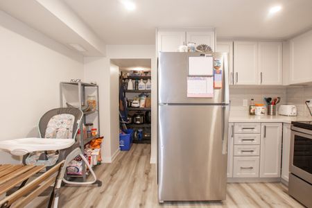 Spacious 3 bedroom Apartment in Hamilton!! - Photo 3