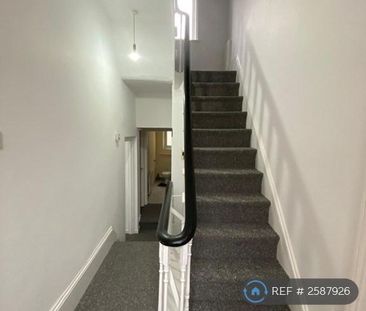 1 bedroom in a flat share to rent - Photo 1