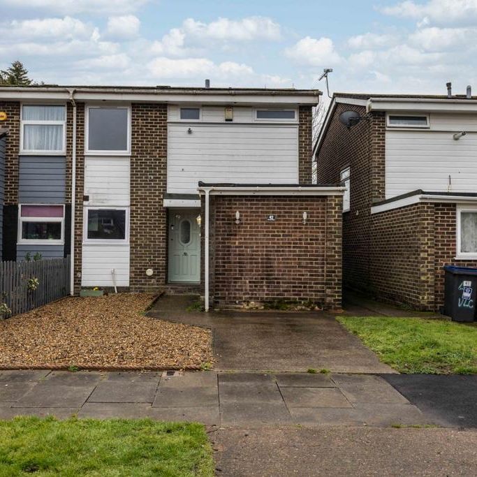 4 bedroom semi-detached house to rent - Photo 1