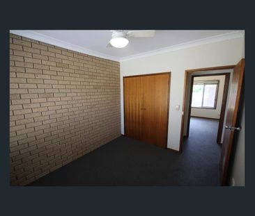 Light-Filled Two-Bedroom Flat in Albury - Photo 4