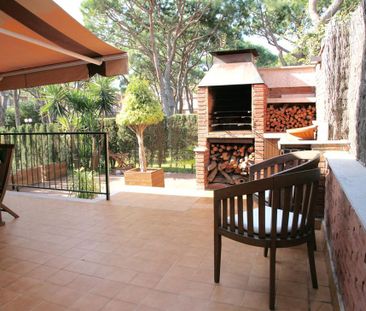 Luxury Villa for rent in Gavà, Catalonia - Photo 3