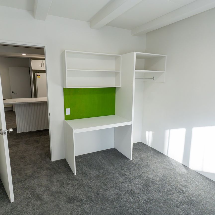 On-Campus Flat – Opposite Uni Library. Available for 2025! - Photo 1