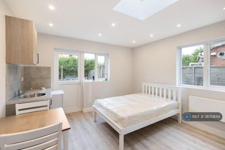 Studio to rent - Photo 4