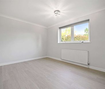 A newly refurbished and beautifully presented ground floor one bedroom apartment in Northwood. Available immediately and offered unfurnished. - Photo 1
