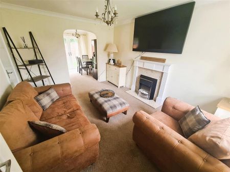 3 bedroom detached house to rent - Photo 3
