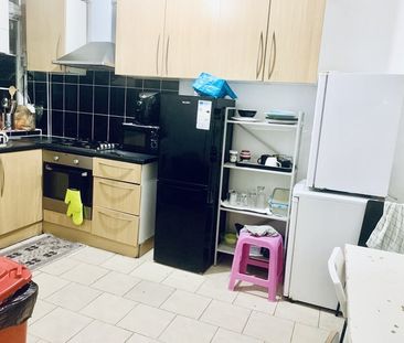 Room in a Shared House, Carmen Street, E14 - Photo 6