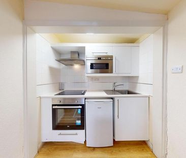 Studio to rent - Photo 6