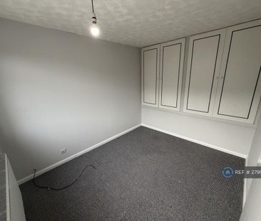 4 bedroom detached house to rent - Photo 3