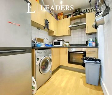 2 bedroom apartment to rent Victoria Avenue, Southend-on-Sea, Essex... - Photo 3