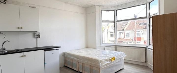 Studio Flat, Jesmond Avenue, HA9 - Photo 1
