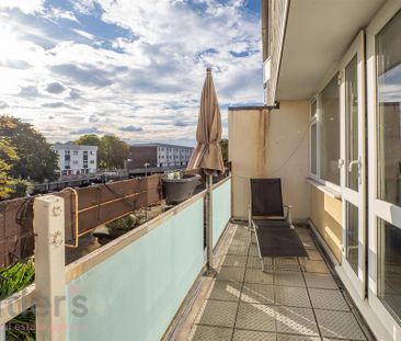 3 bedroom maisonette to rent - Photo 2