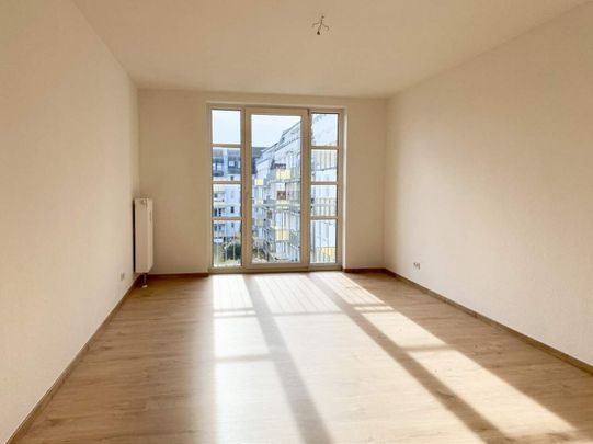 Helle 2-Raumwohnung mit Balkon und Einbauküche in Schloßchemnitz zur Miete! - Foto 1
