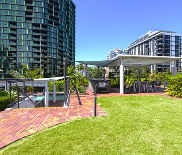 Courtyard Apartment in Prime Kangaroo Point Location - Photo 3