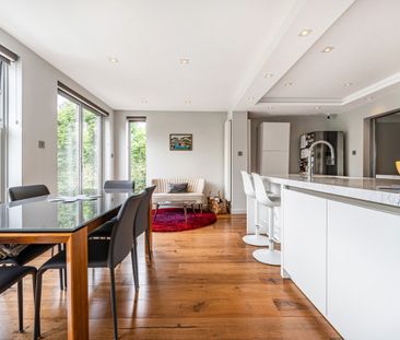 Bowness Crescent, London, SW15 - Photo 2