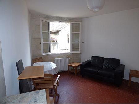 AVIGNON INTRA MUROS: Appartement très lumineux, avec climatisation, dans une maison de ville au calme de la Banasterie - Photo 5