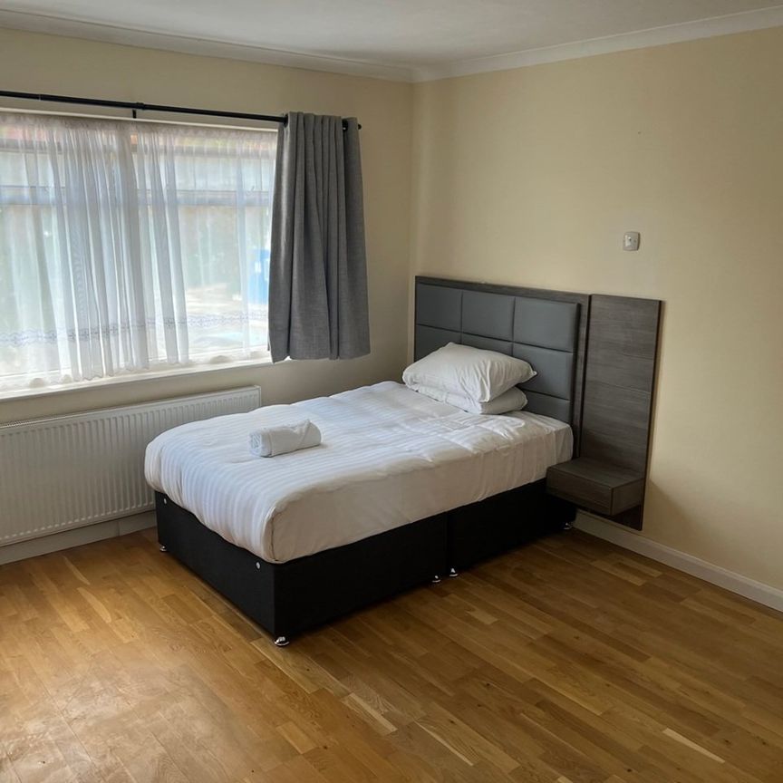 Room in a Shared House, Vyner Road, W3 - Photo 1