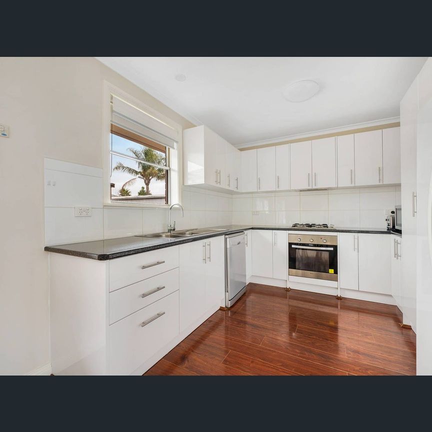 24 Flynn Crescent, Coolaroo, Vic 3048 - Photo 1