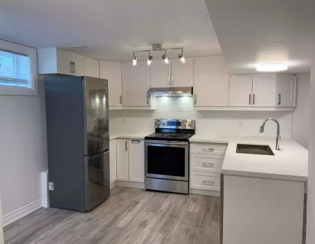 West Hamilton Mountain - Apartment for Rent, Available July 1 | 114 Warren Avenue, Hamilton - Photo 1