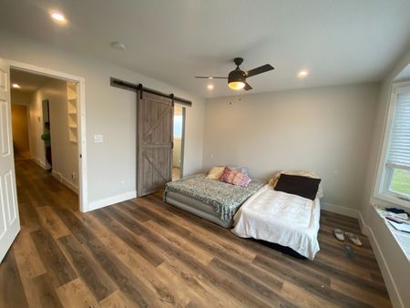 Recently Upgraded Spacious 3 bed / 2 bath Main Floor - Photo 5