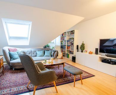 Moderne 2 Zimmer-Wohnung im Dachgeschoss mit Loggia und Stellplatz - Foto 2
