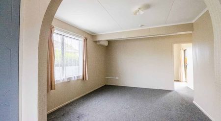 Comfortable three bedroom - Photo 4