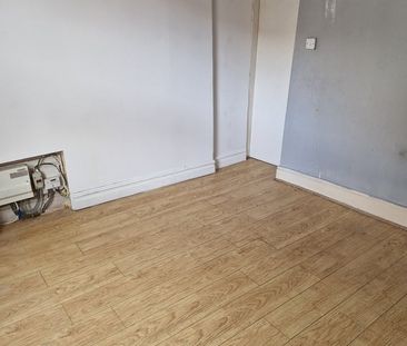 1 Bed Flat, Sparkbrook, B12 - Photo 2