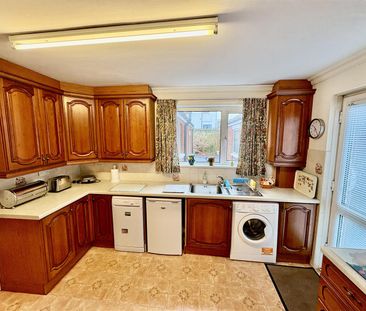 4 Lynne Road, - Photo 3