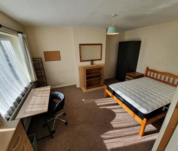 5 Bed Student Accommodation - Photo 5
