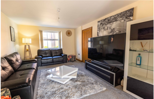 4 bedroom house to rent - Photo 1