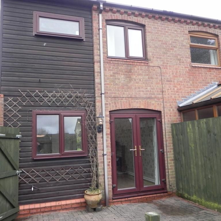 2 bedroom semi-detached house to rent - Photo 1