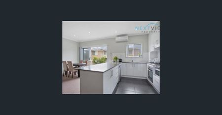 GIGANTIC TOWNHOME! - Photo 3