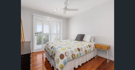 Executive 5 Bedroom Home - Photo 2