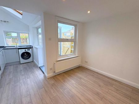 2 bedroom semi-detached house to rent - Photo 2