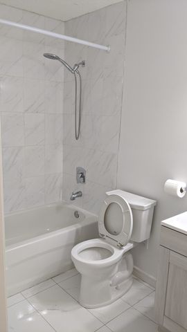 For Lease - 354 Park Road Unit# Main Fl, Oshawa, Ontario - Photo 4