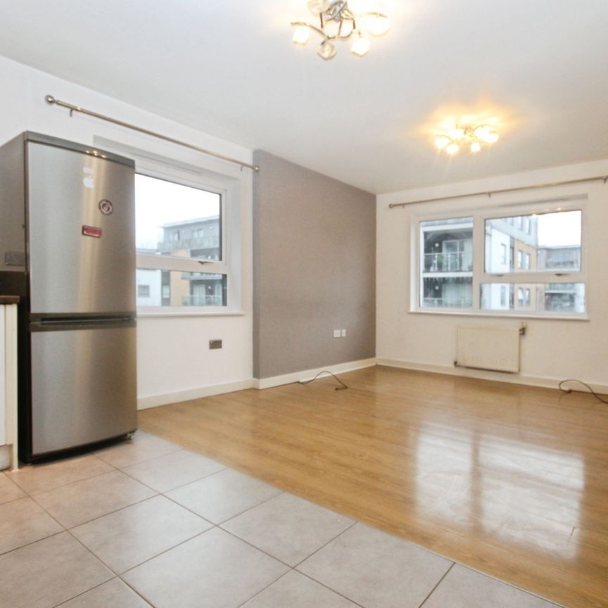 Talbot Close, Mitcham, CR4 1FB - Photo 1