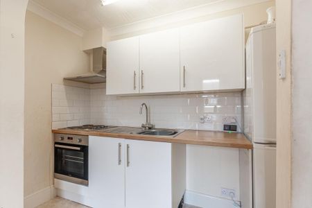 2 bedroom maisonette to rent - Photo 4