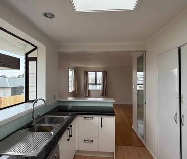 Comfortable & Convenient 3 and 4 Bedrooms in H... - Photo 5