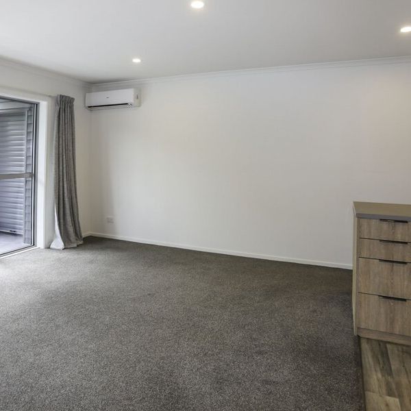 Inner City Apartment – Refurbished 3 bedroom, 1 bathroom - Photo 1