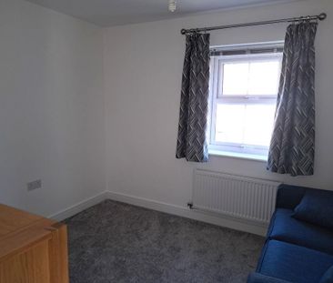2 bedroom character property to rent - Photo 2