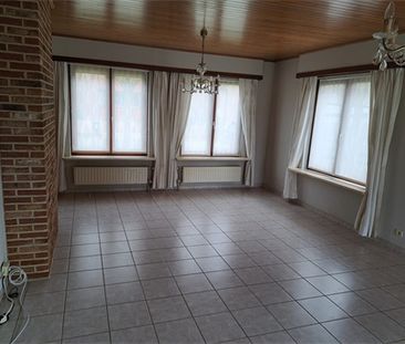 Een vrijstaande woning met tuin en inpandige garage - Foto 2