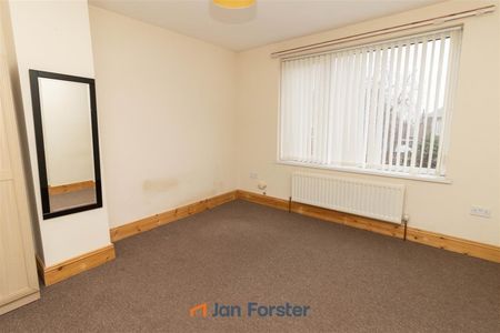 3 Bedroom House - Semi-Detached - Photo 5