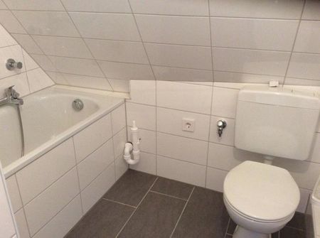 Unter`m Dach Juchè: individuell geschnittene 2-Raum-Wohnung mit Panoramabalkon - Photo 5