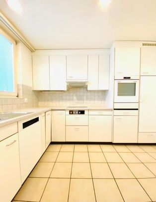 "Einzigartige Maisonettewohnung mit grosser Terrasse per sofort zu verm" - Photo 1