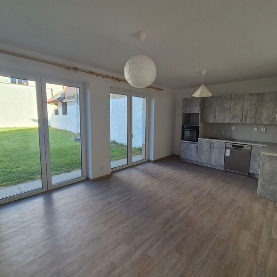 Pronájem bytu 1+kk ve Stochově, 39 m - Фото 1