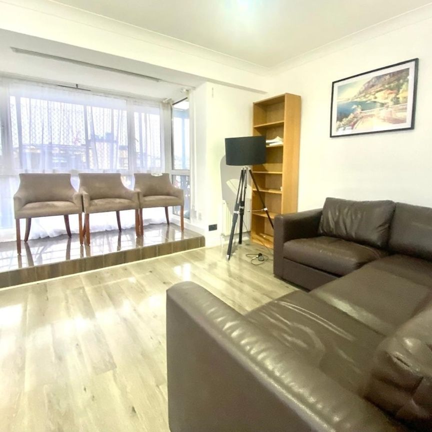 4 Bed Flat, Goodge St, W1T - Photo 1