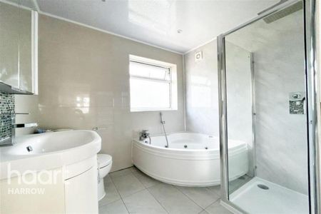 3 bedroom end of terrace house to rent - Photo 3