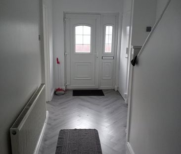 3 Bed Semi-Detached House, Oxley Grove, S60 - Photo 3