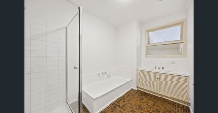 Newly Renovated Family Home in a Peaceful Court Location - Photo 4